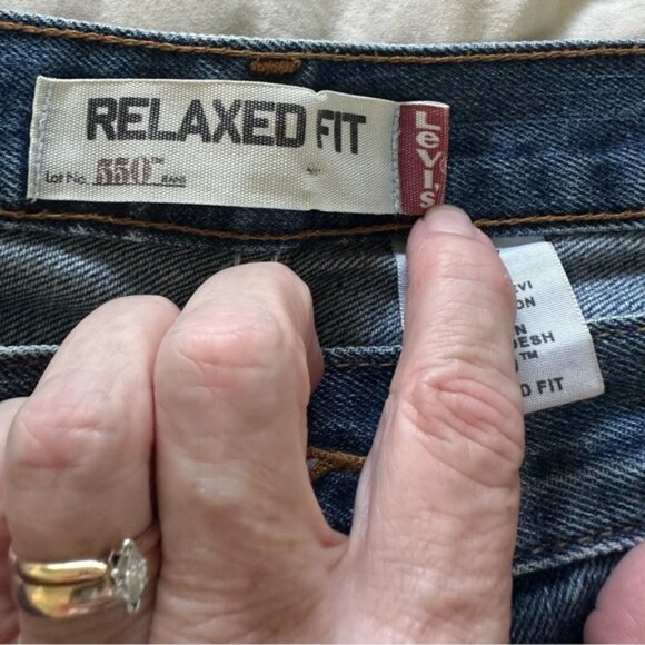 Levi's 550 Relaxed Fit Jeans (EUC) - Picture 8 of 9